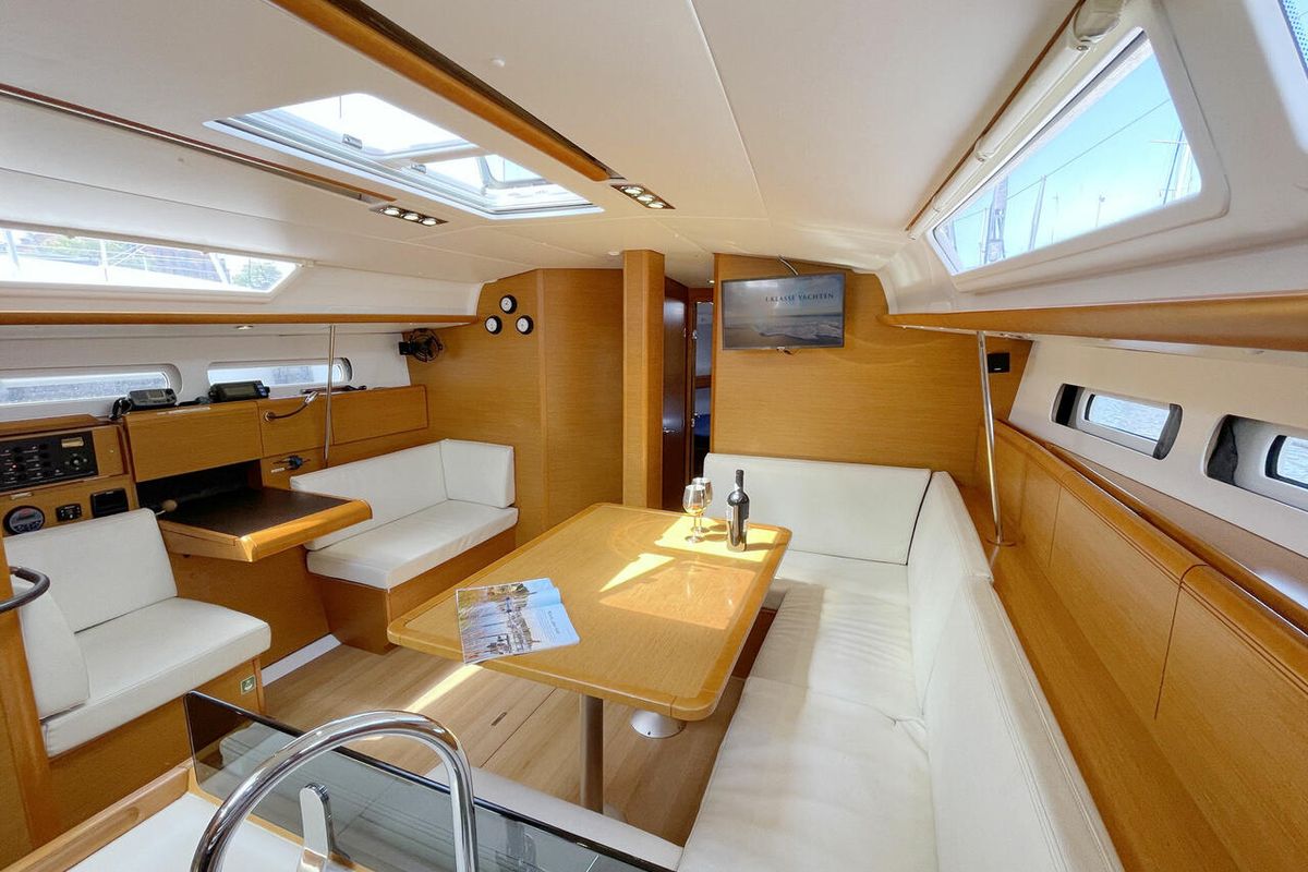 Salon of Bruce, a Jeanneau Sun Odyssey 439 sailboat at Heiligenhafen, Germany