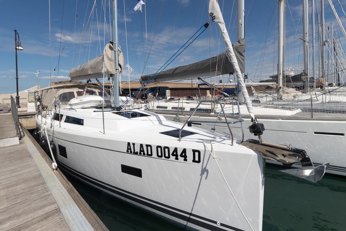 Exterior view of Tecla - Water maker, Solar Panel - BOTH SAILS triradial, Retractabile Bow Trust, a Hanse Yachts Hanse 388 s…