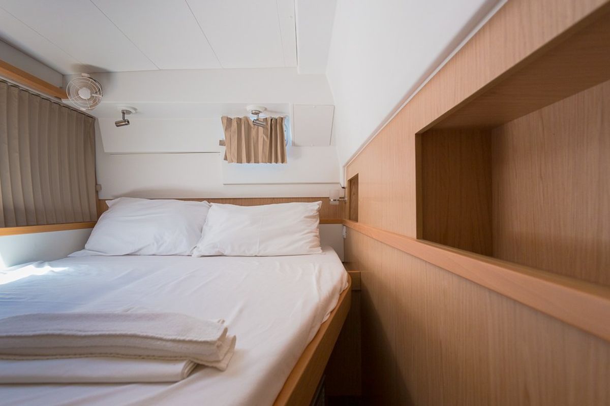 Cabin on Sunshine, a Lagoon 400 S2 catamaran at Split, Croatia