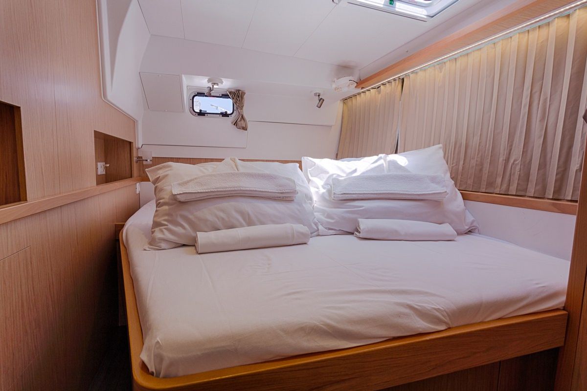 Cabin on Sunshine, a Lagoon 400 S2 catamaran at Split, Croatia