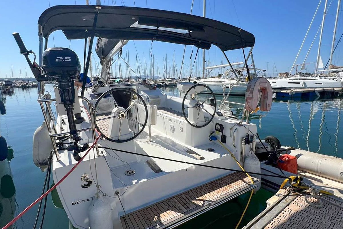 Cockpit of Jeep, a Beneteau Oceanis 30.1 sailboat at Plan-d'Aups-Sainte-Baume, France