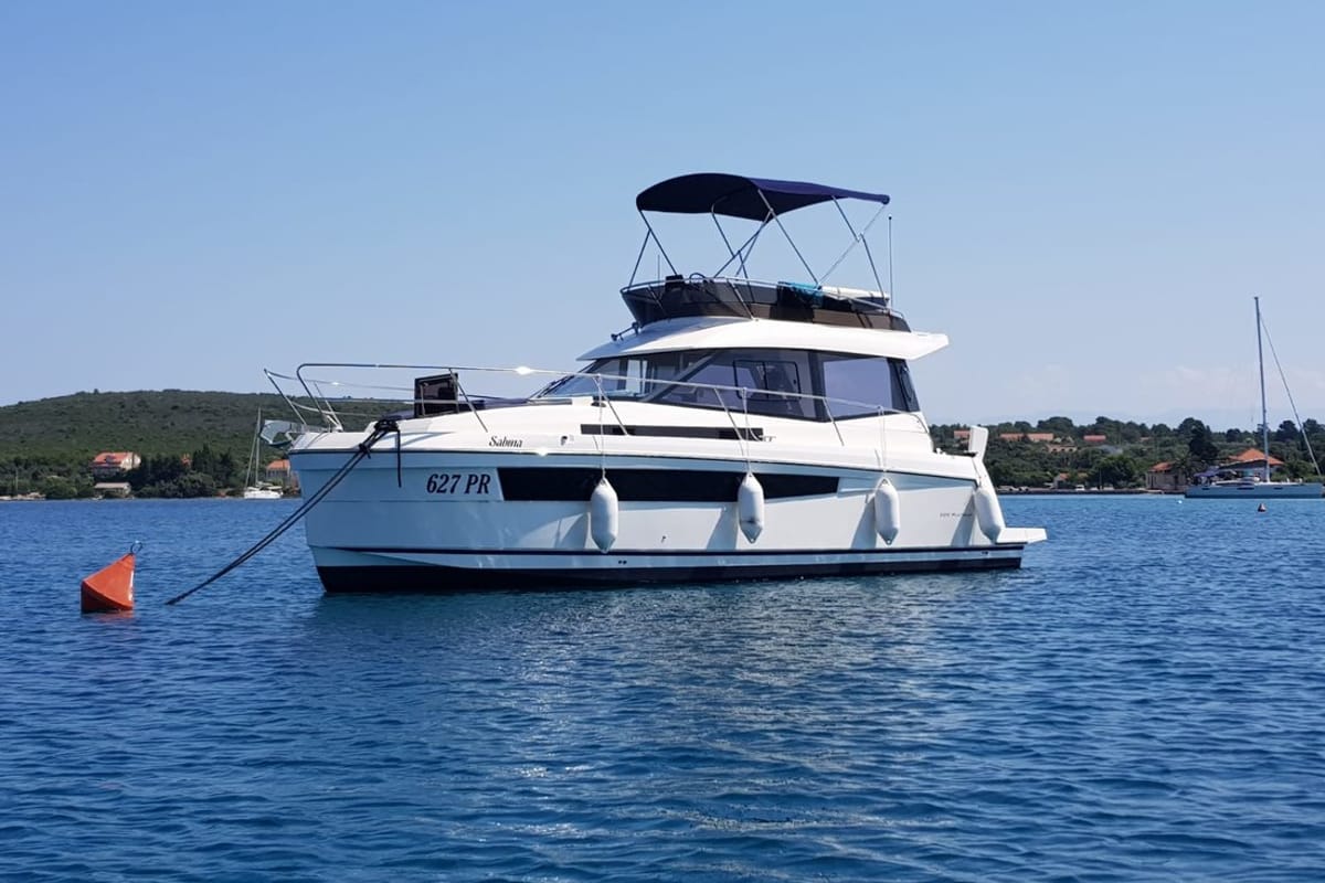 Exterior view of Sabina, a Delphia Yachts Platinum 989 Fly yacht at Kukljica, Croatia