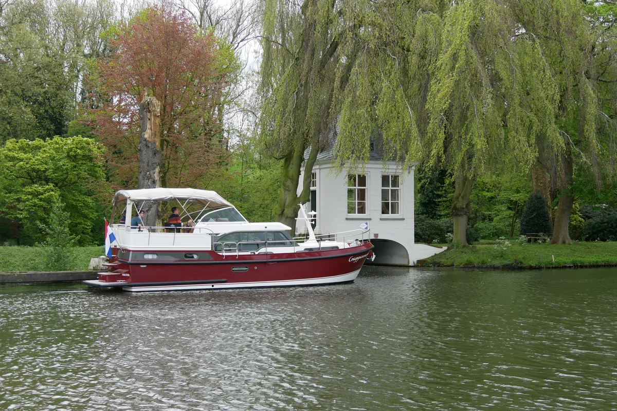 Exterior view of Cragganmore, a Linssen 35 SL motorboat at IJsselstein, Netherlands