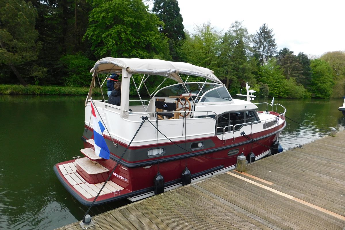 Exterior view of Cragganmore, a Linssen 35 SL motorboat at IJsselstein, Netherlands