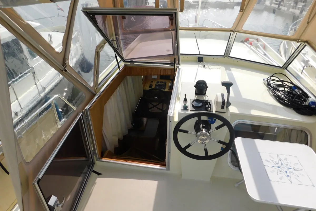 Cockpit of Cragganmore, a Linssen 35 SL motorboat at IJsselstein, Netherlands