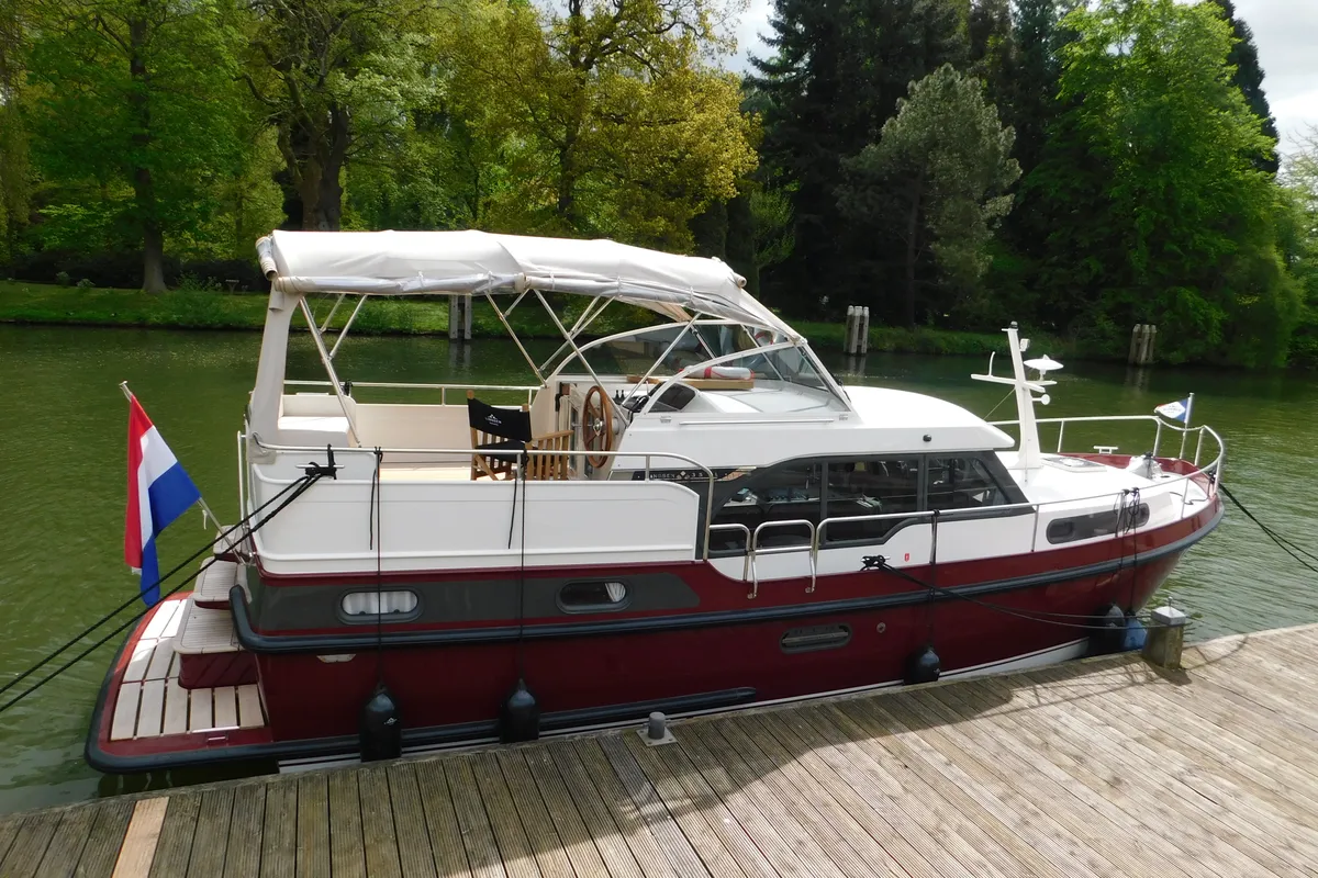 Exterior view of Cragganmore, a Linssen 35 SL motorboat at IJsselstein, Netherlands