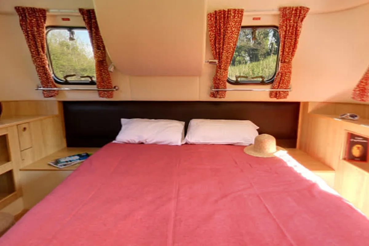 Cabin on Royal Mystique A - Comfort Plus 9, a Cygnet Royal Mystique motorboat at Rheinsberg, Germany