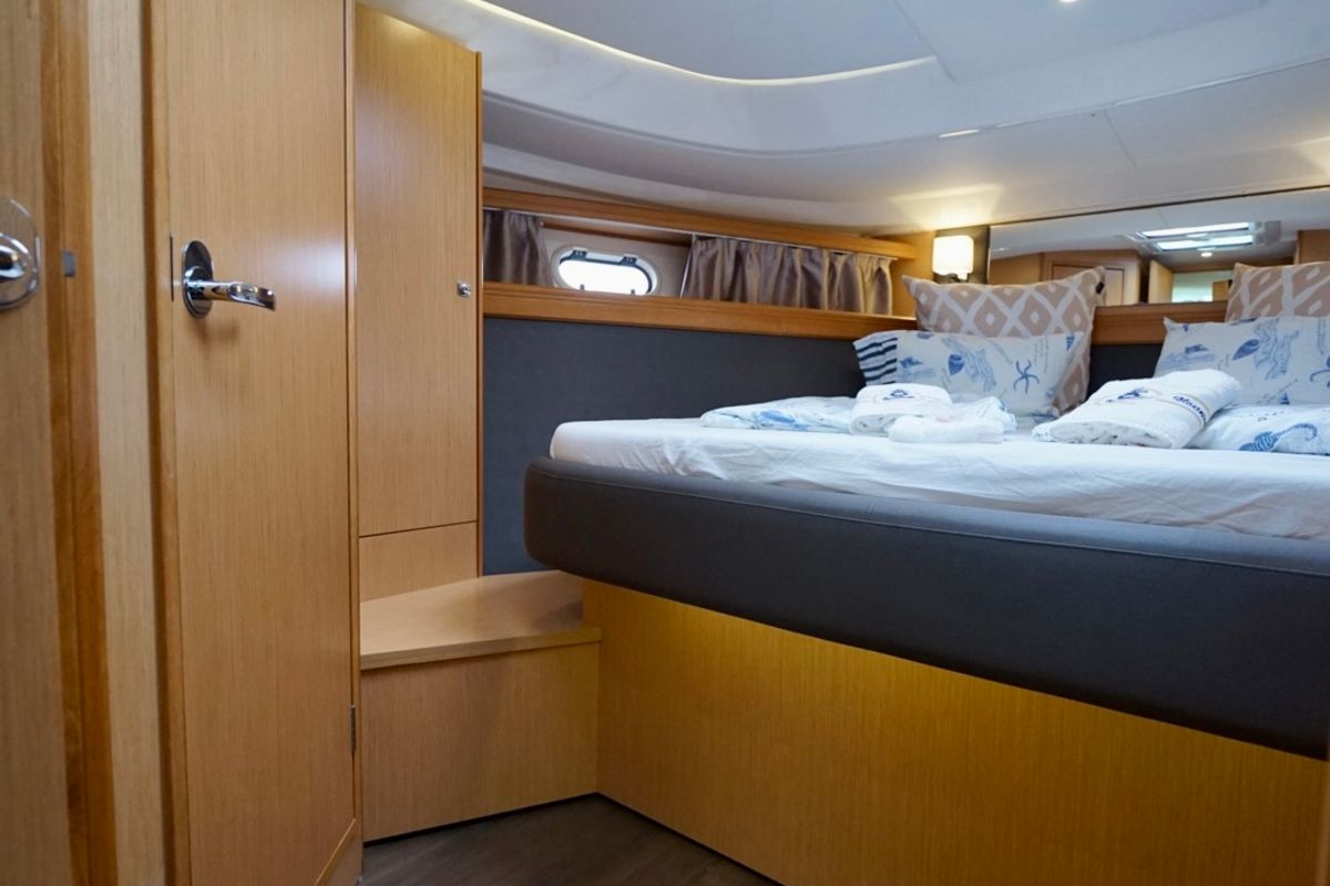 Cabin on Paluma, a Bavaria Sport 44 motorboat at Općina Sukošan, Croatia