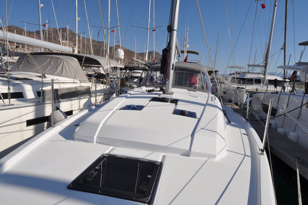 Deck of Dragut S, a Beneteau Oceanis 41.1 sailboat at Bodrum, Turkey