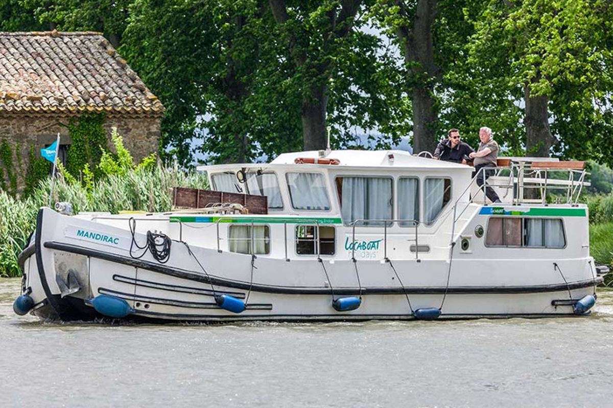Exterior view of 1165-4, a Pénichette 1165 motorboat at Loosdrecht, Netherlands
