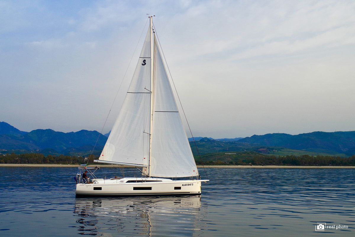 Exterior view of Arianna, a Beneteau Oceanis 46.1 sailboat at Tonnarella, Italy