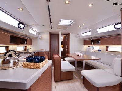 Salon of Arianna, a Beneteau Oceanis 46.1 sailboat at Tonnarella, Italy