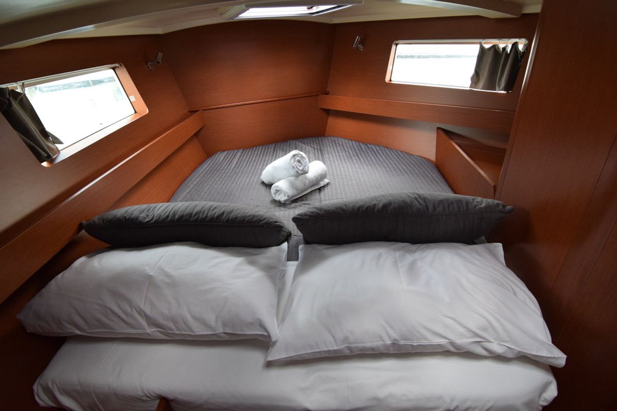 Cabin on Norma, a Beneteau Oceanis 41.1 sailboat at Athens, Greece