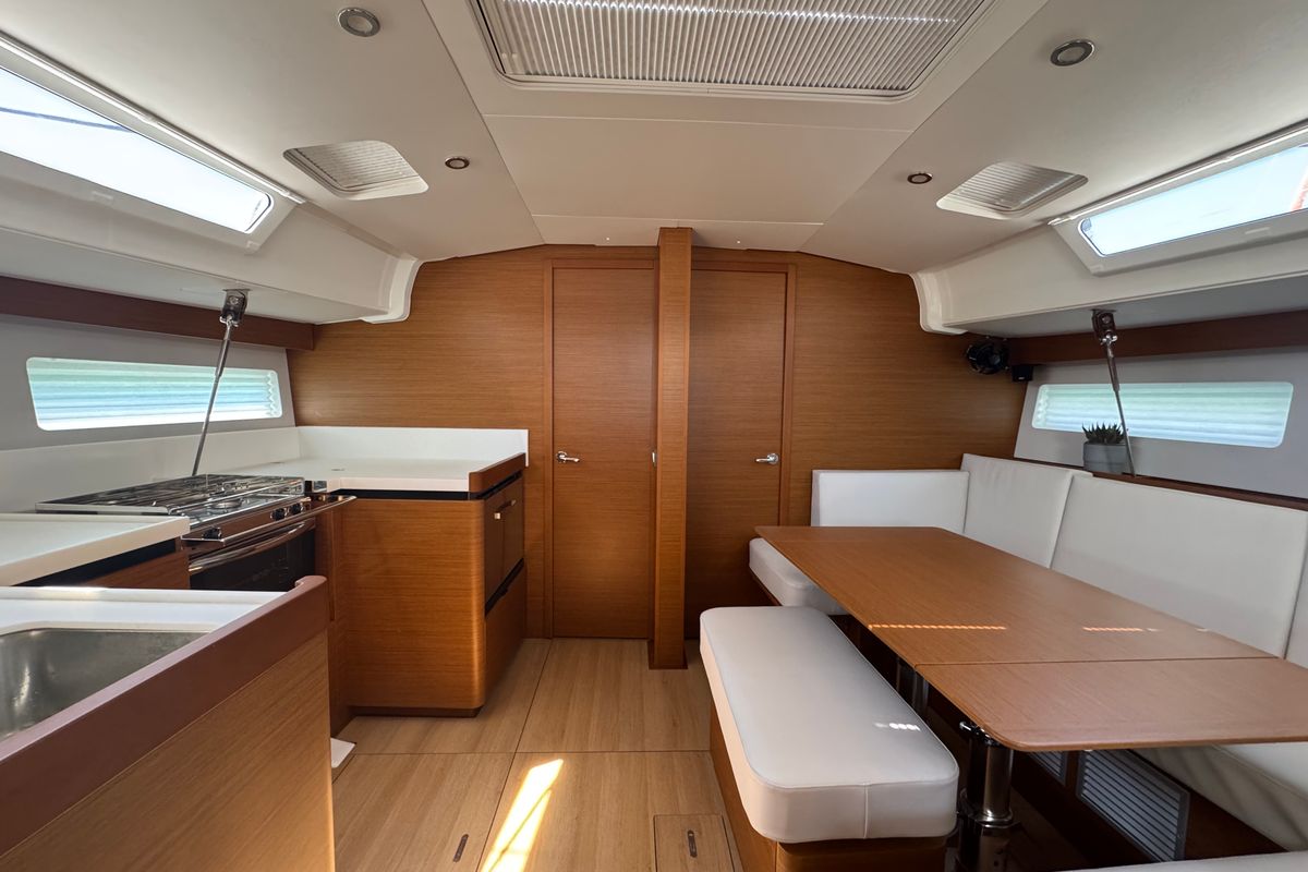 Salon of Don Carlo, a Jeanneau Sun Odyssey 490 sailboat at Rodi Garganico, Italy
