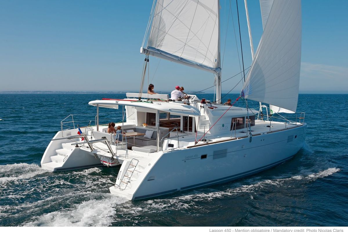 Exterior view of Fo's, a Lagoon 450 F catamaran at Agios Stefanos, Greece