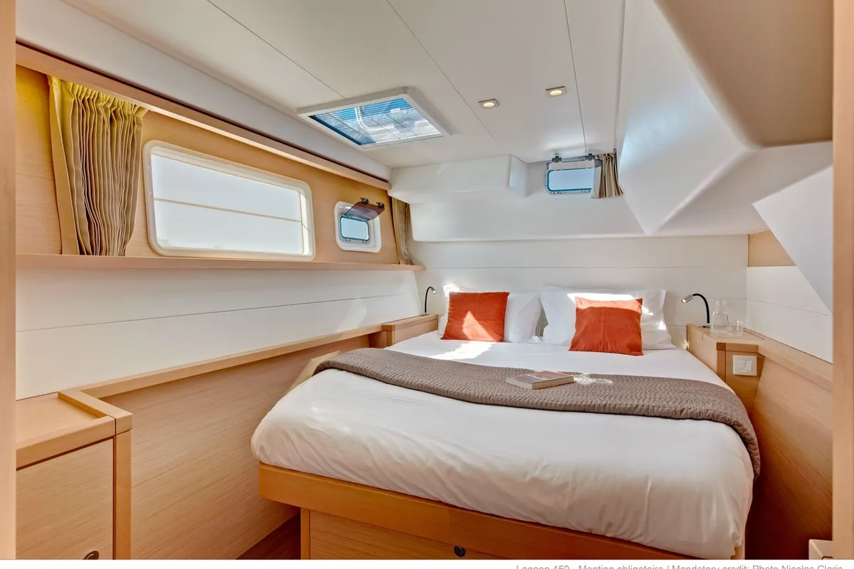 Cabin on Fo's, a Lagoon 450 F catamaran at Agios Stefanos, Greece