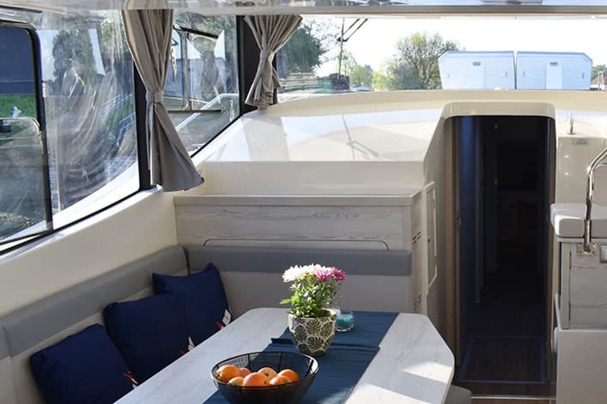 Salon of Horizon 5 - Premier 26, a Cygnet Horizon 5 motorboat at Nieuwpoort, Belgium