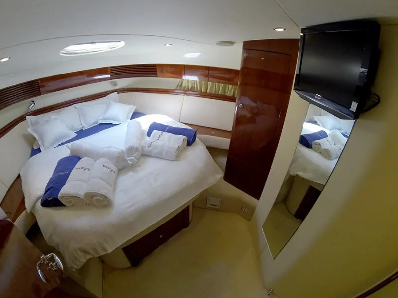Cabin on Luna IV, a Fairline Boats Fairline Phantom 50 yacht at Grad Šibenik, Croatia