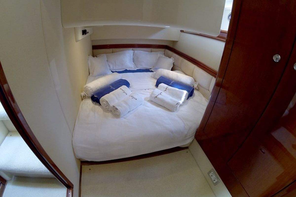 Cabin on Luna IV, a Fairline Boats Fairline Phantom 50 yacht at Grad Šibenik, Croatia