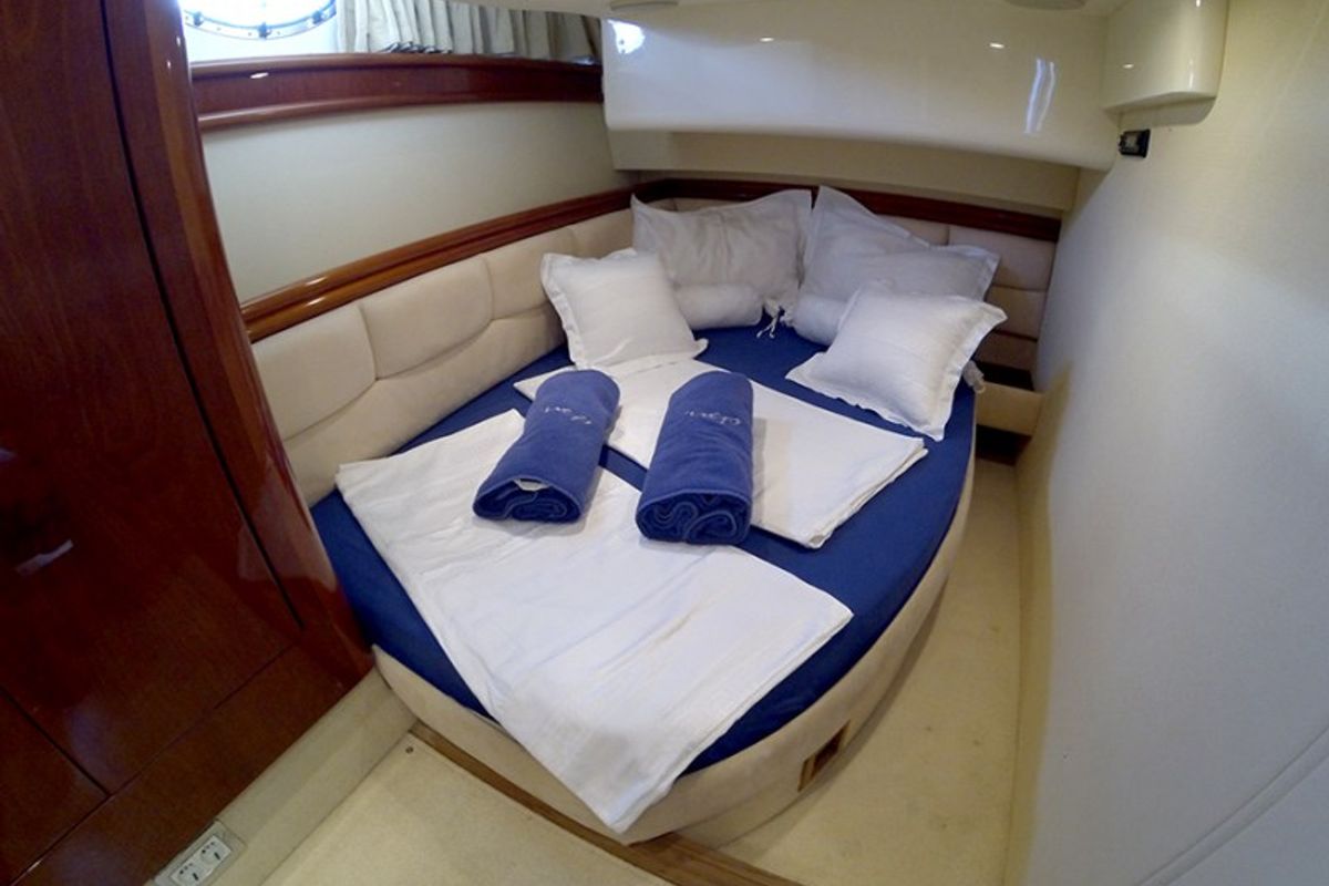 Cabin on Luna IV, a Fairline Boats Fairline Phantom 50 yacht at Grad Šibenik, Croatia