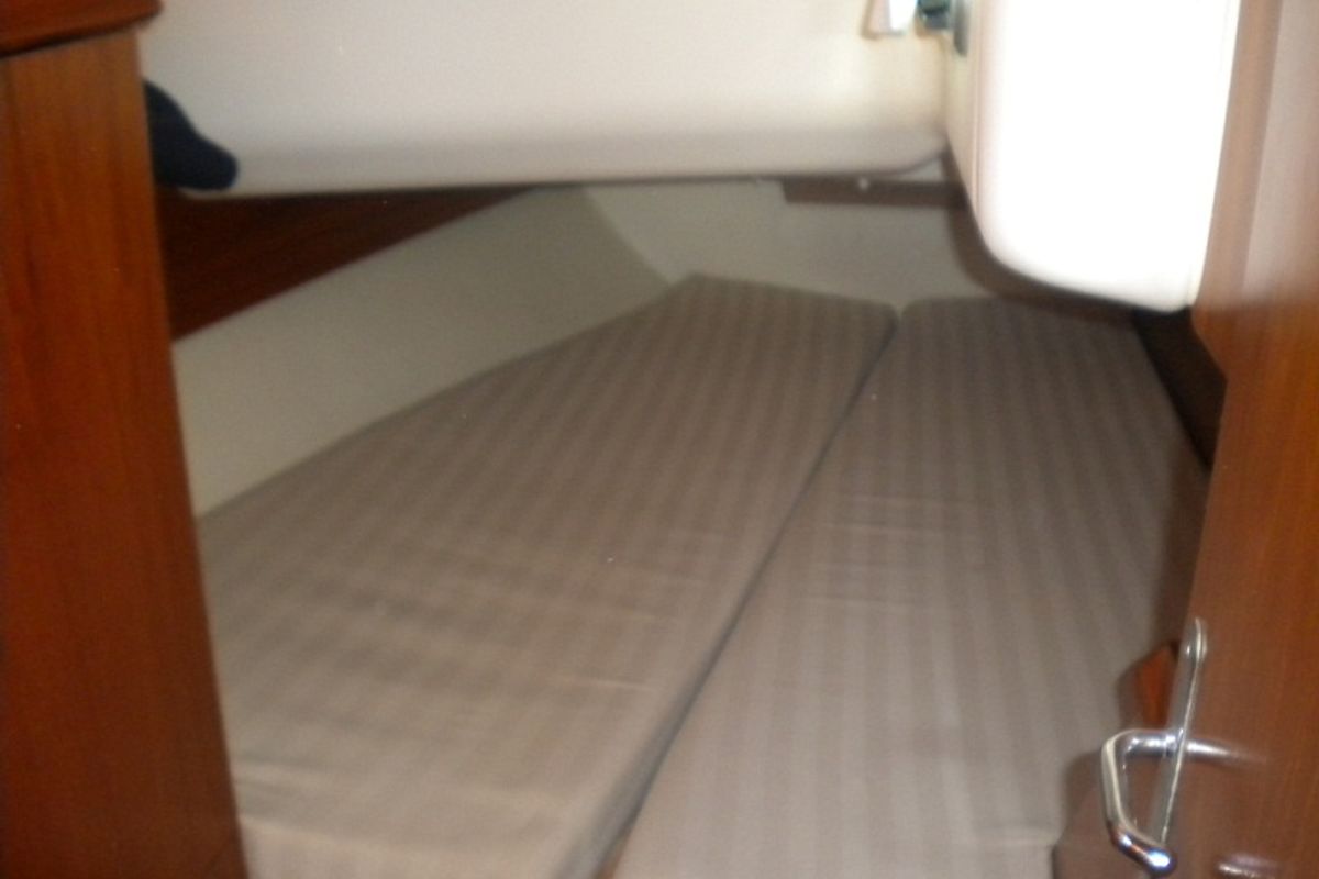 Cabin on Panic, a Jeanneau Sun Odyssey 40 sailboat at Athens, Marina Delta Kallithea, Greece