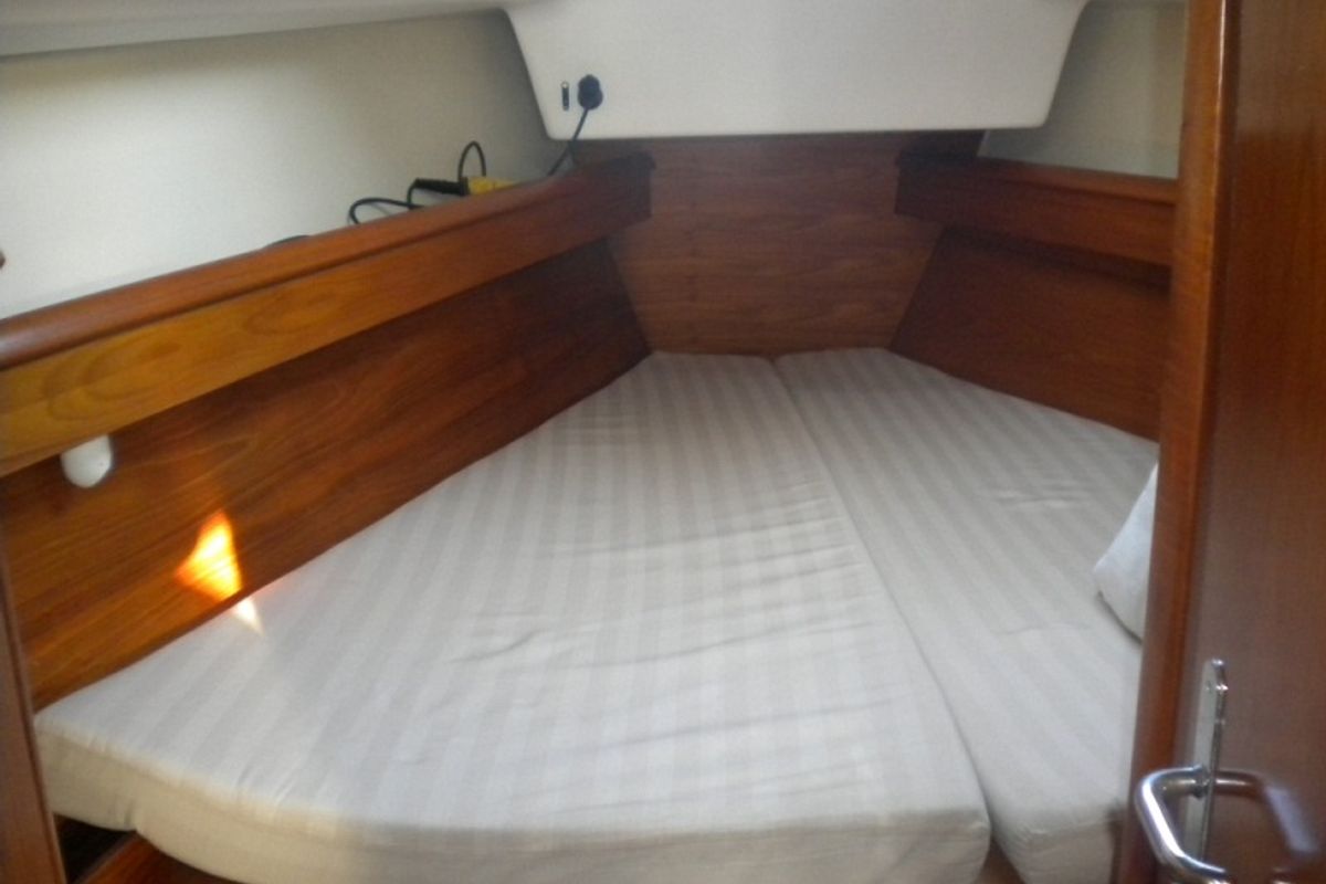 Cabin on Panic, a Jeanneau Sun Odyssey 40 sailboat at Athens, Marina Delta Kallithea, Greece