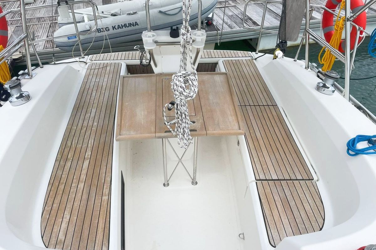 Salon of Big Kahuna, a Bavaria Cruiser 32 sailboat at Mai Khao, Thailand