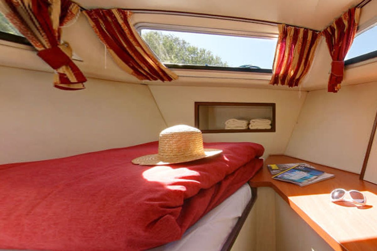 Cabin on Continentale, a Cygnet Continentale motorboat at Portiragnes, France
