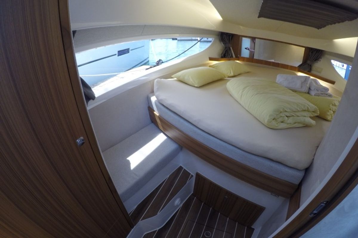 Cabin on Malinkonija, a Marex 330 Scandinavia yacht at Grad Šibenik, Croatia