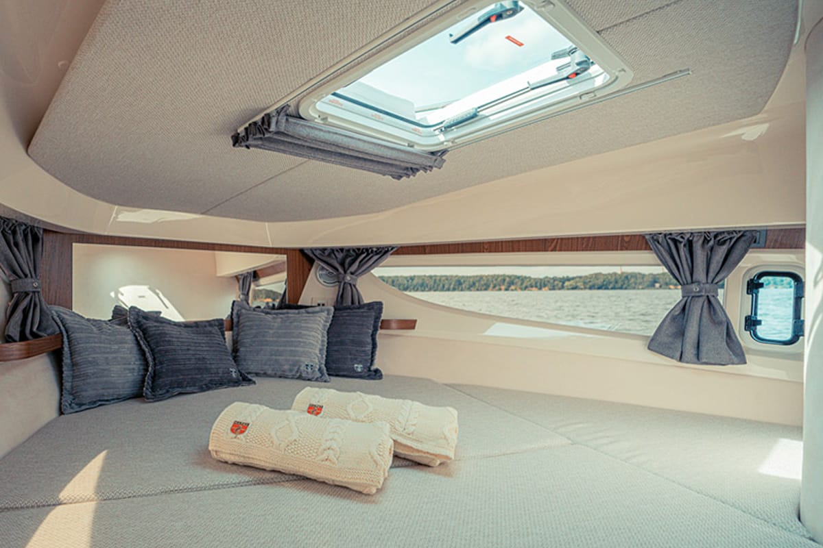 Cabin on Malinkonija, a Marex 330 Scandinavia yacht at Grad Šibenik, Croatia