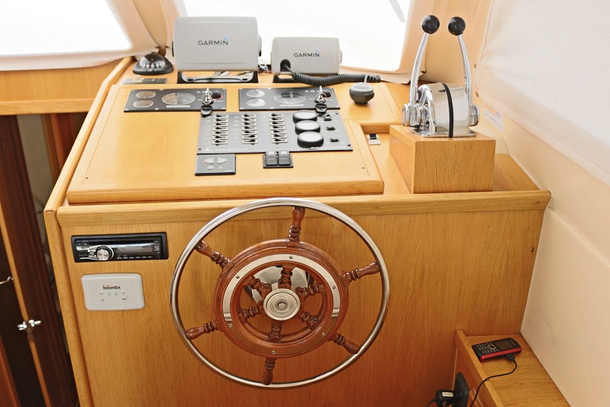 Cockpit of Vella, a SAS - Vektor Adria 1002 Vektor motorboat at Općina Sukošan, Croatia