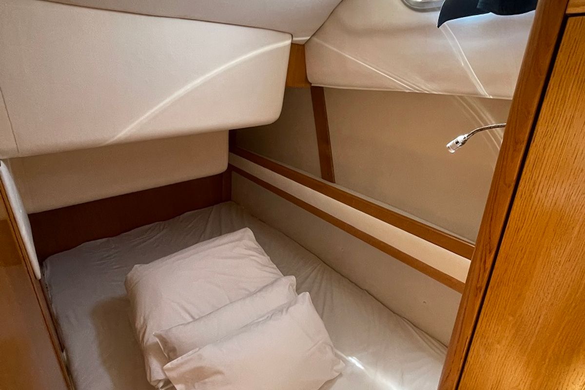 Cabin on Vella, a SAS - Vektor Adria 1002 Vektor motorboat at Općina Sukošan, Croatia