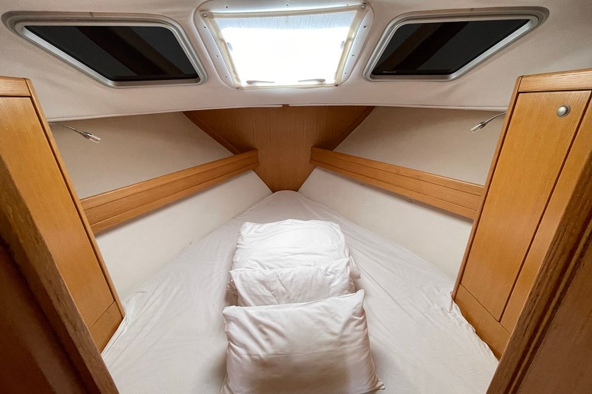 Cabin on Vella, a SAS - Vektor Adria 1002 Vektor motorboat at Općina Sukošan, Croatia