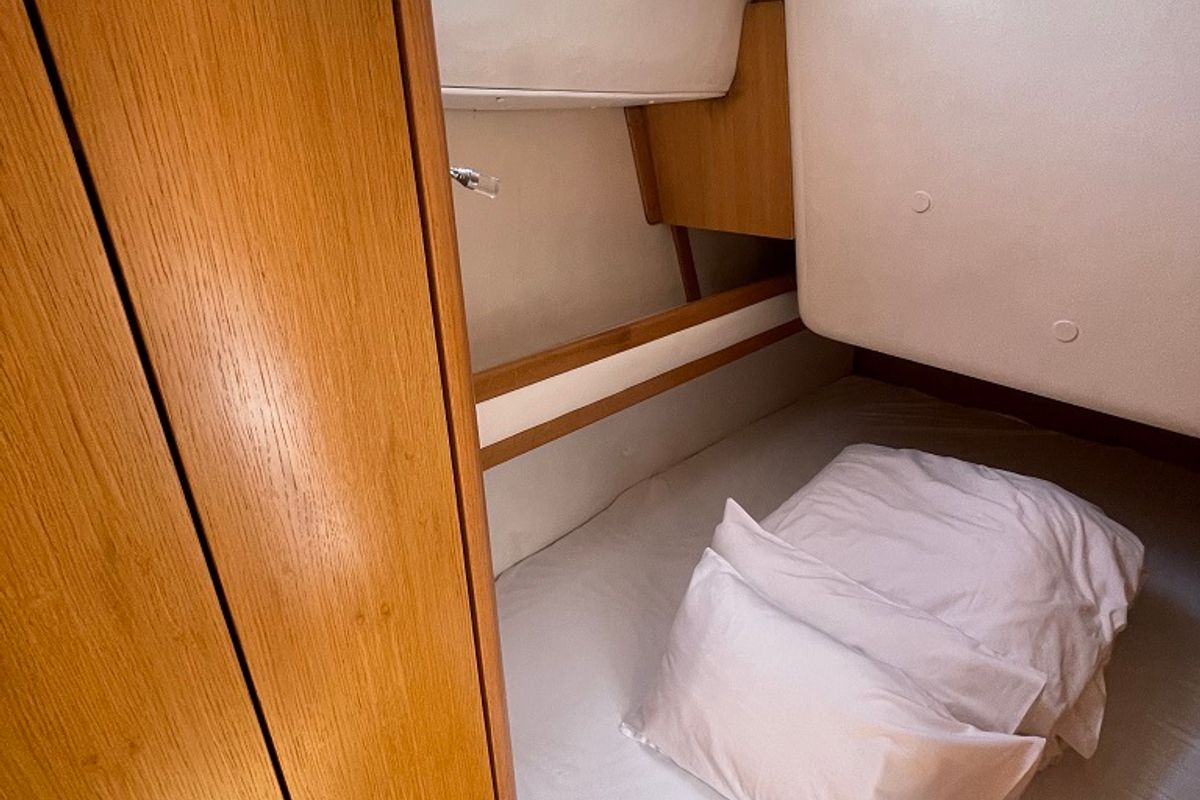 Cabin on Vella, a SAS - Vektor Adria 1002 Vektor motorboat at Općina Sukošan, Croatia