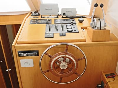 Cockpit of Vella, a SAS - Vektor Adria 1002 Vektor motorboat at Općina Sukošan, Croatia