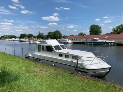 2404, a Triton Triton 1050 motorboat at Mittersheim, France