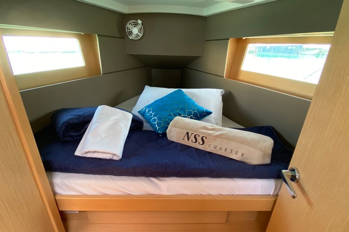 Cabin on Nodus, a Beneteau Oceanis 35.1 sailboat at Rosignano Solvay, Italy