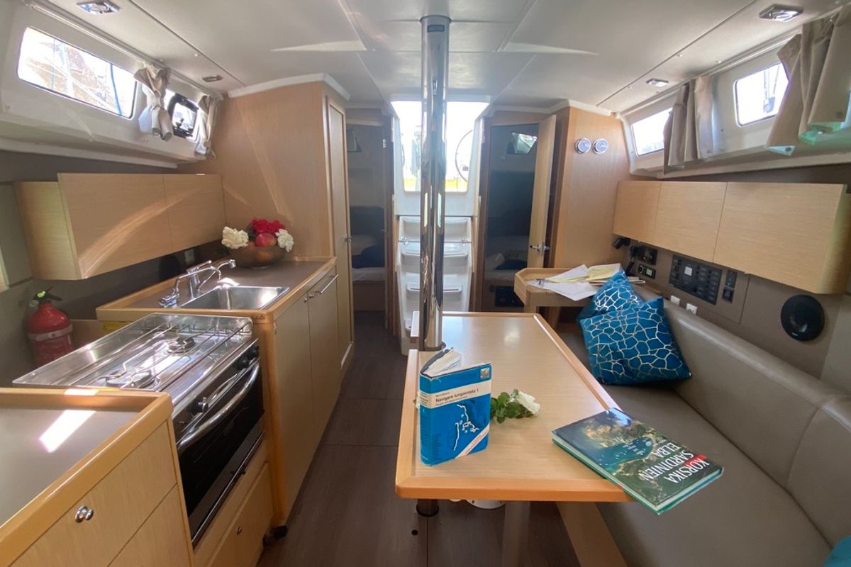 Cabin on Nodus, a Beneteau Oceanis 35.1 sailboat at Rosignano Solvay, Italy