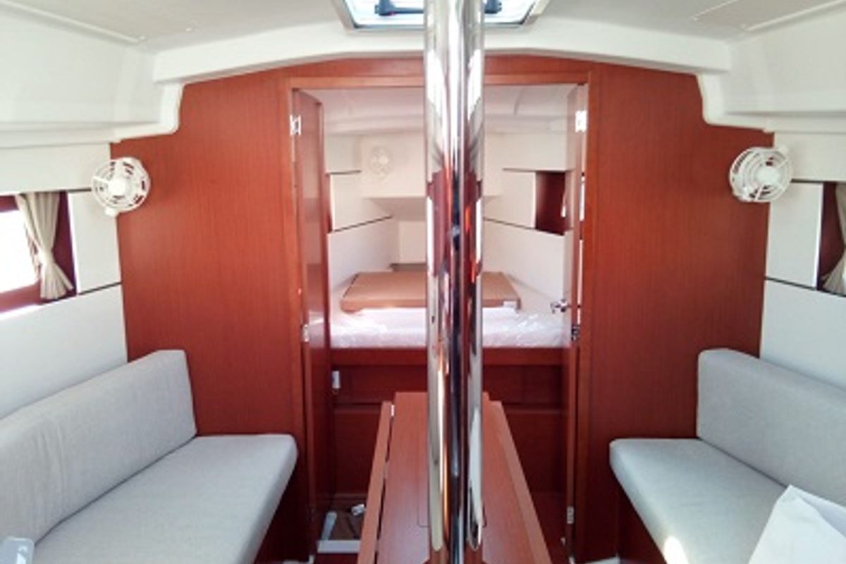 Salon of Mia, a Beneteau Oceanis 35.1 sailboat at U Pàize/Carloforte, Italy