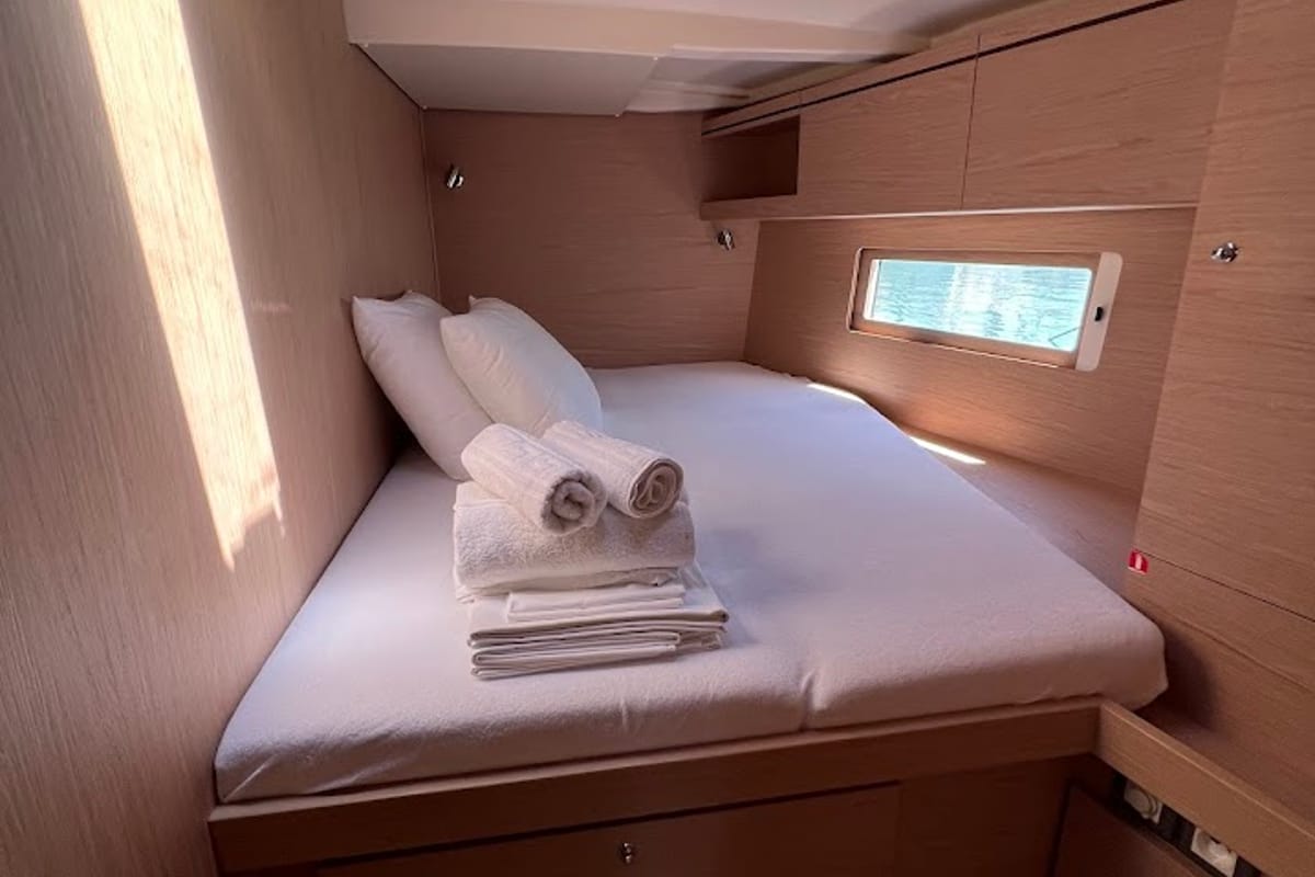 Cabin on Shine, a Beneteau Oceanis 51.1 sailboat at Kontokali, Greece