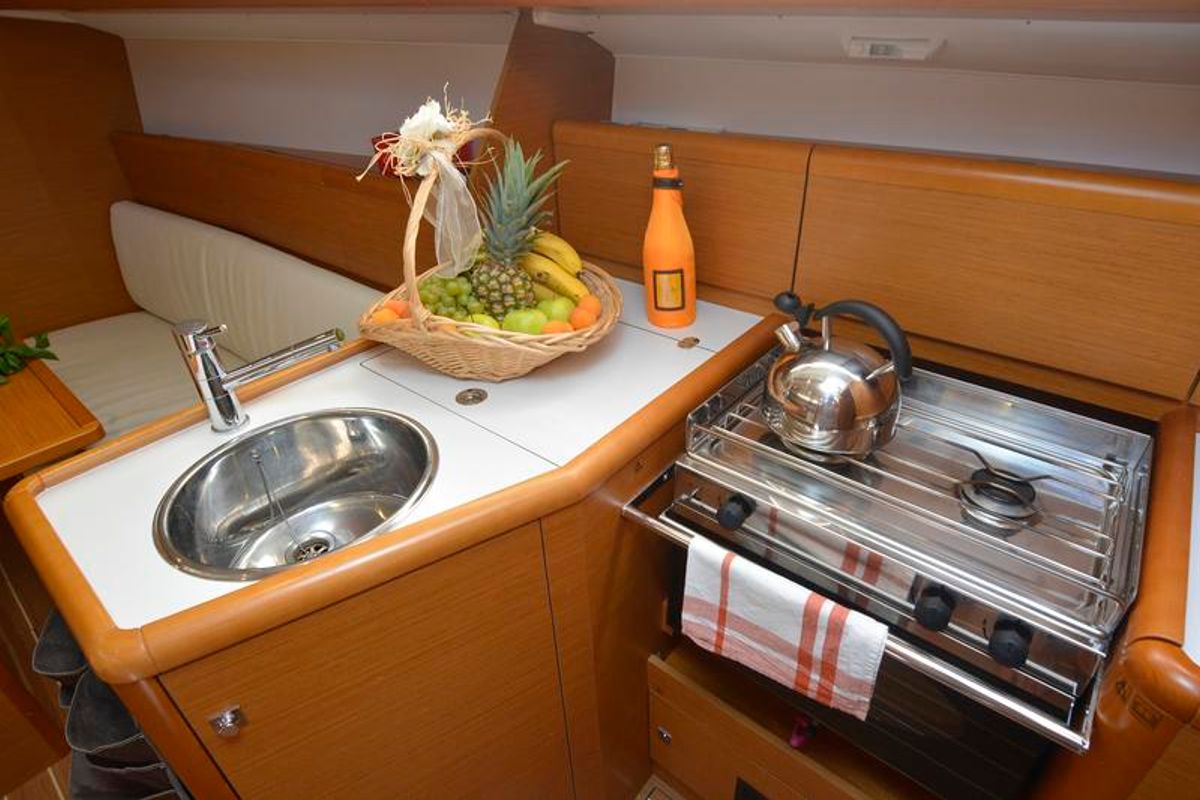 Salon of Hasta Siempre, a Jeanneau Sun Odyssey 33i sailboat at Dubrovnik, Croatia
