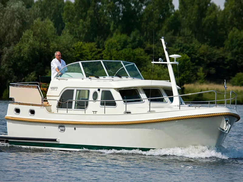 Exterior view of 349GS-12, a Linssen Grand Sturdy 34.9 motorboat at Scey-sur-Saône-et-Saint-Albin, France