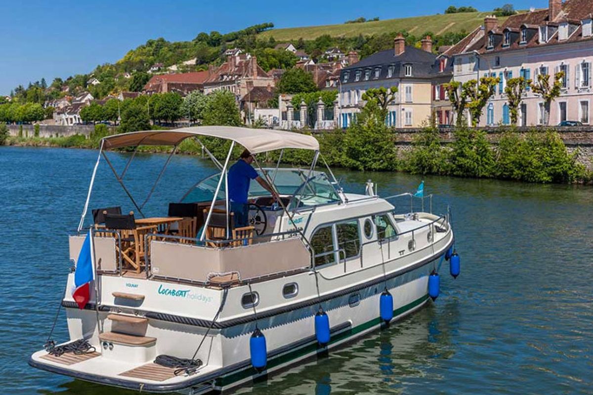 Exterior view of 349GS-12, a Linssen Grand Sturdy 34.9 motorboat at Scey-sur-Saône-et-Saint-Albin, France