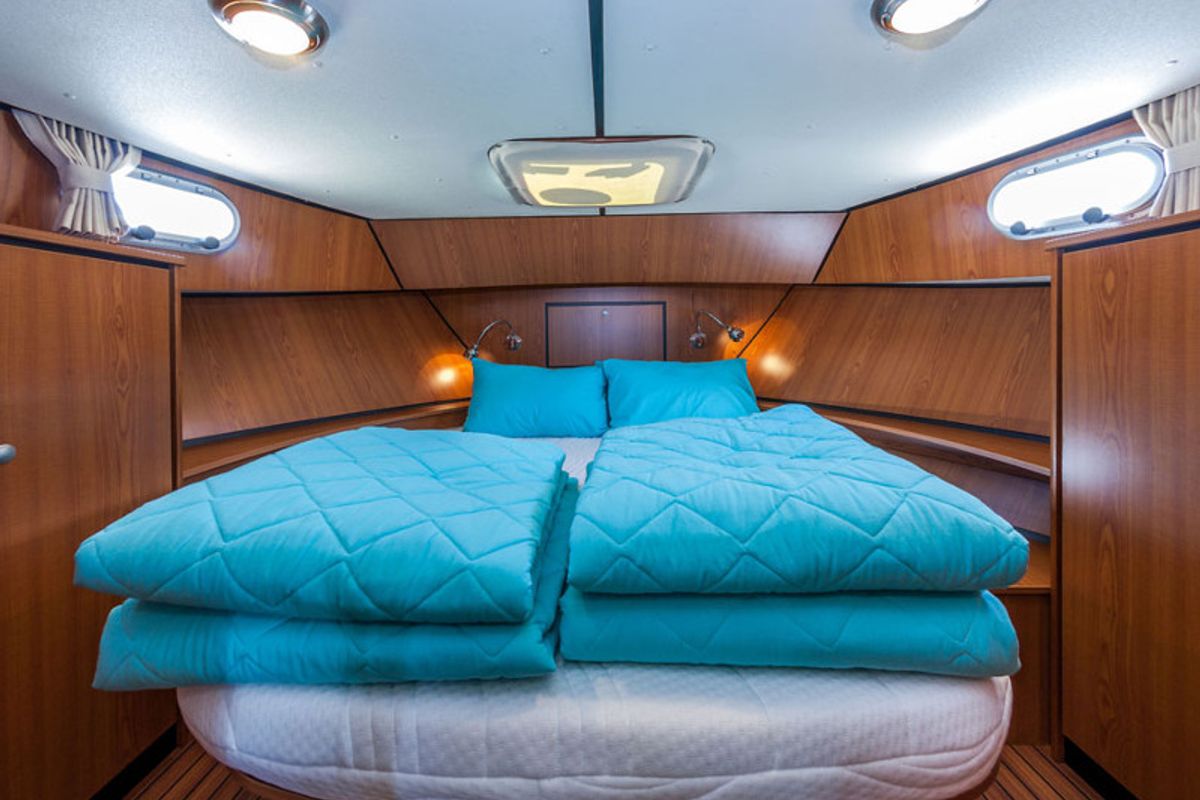 Cabin on 349GS-12, a Linssen Grand Sturdy 34.9 motorboat at Scey-sur-Saône-et-Saint-Albin, France