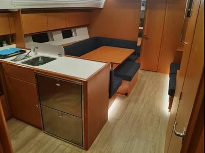 Salon of AF-C4523(II), a Bavaria C45 sailboat at Athens, Greece