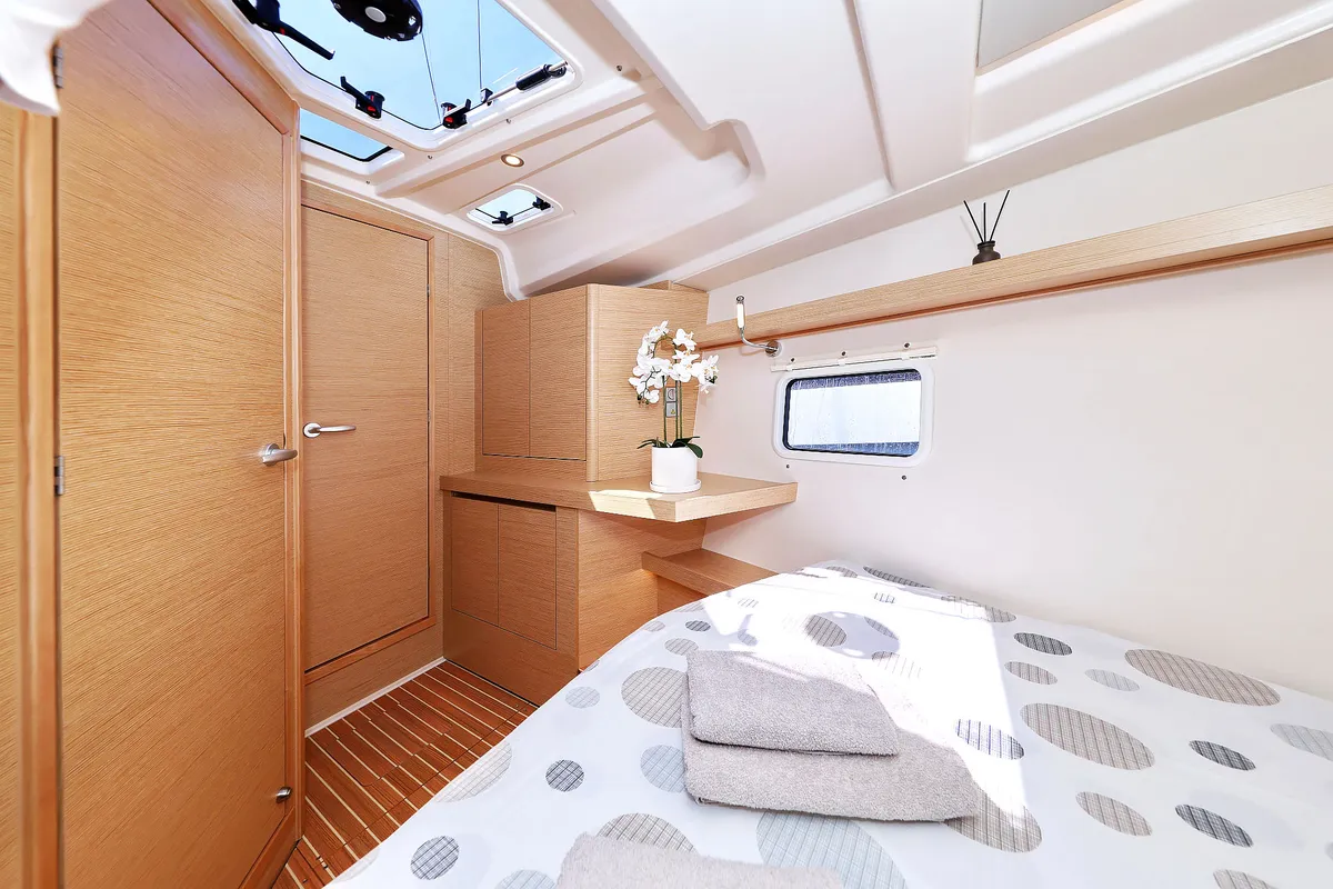 Cabin on Quintessence, a Hanse Yachts Hanse 418 sailboat at Općina Sukošan, Croatia