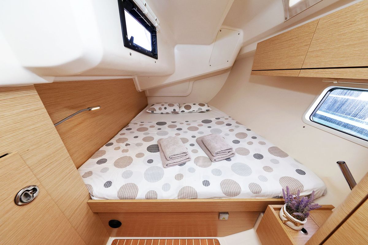 Cabin on Quintessence, a Hanse Yachts Hanse 418 sailboat at Općina Sukošan, Croatia