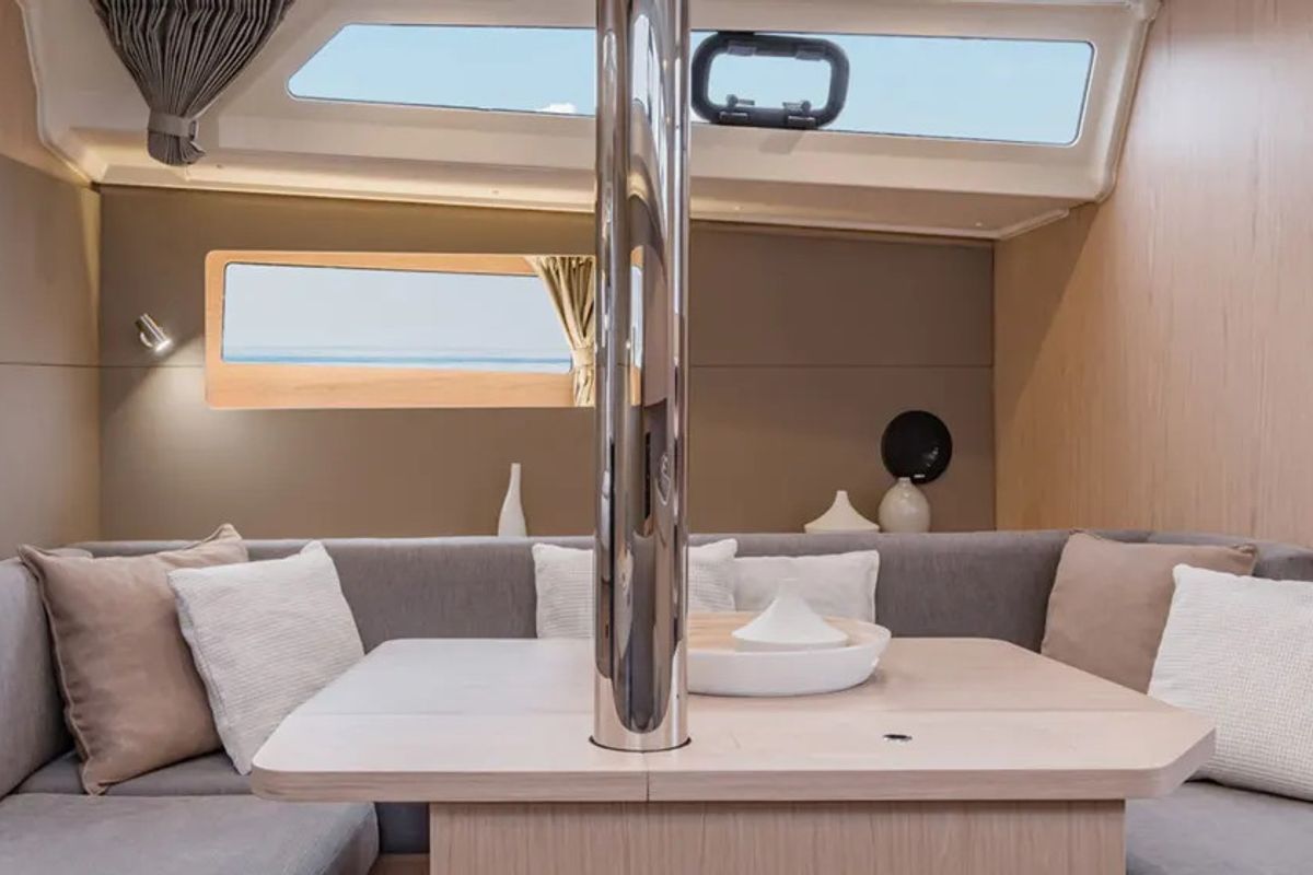 Salon of Sunsail 41.1 Classic, a Beneteau Oceanis 411 sailboat at Tonnarella, Italy