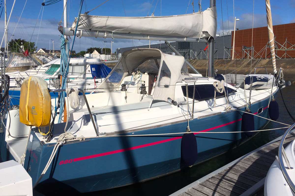 Exterior view of Little Wing, a RM Yachts RM 890 sailboat at Port Navalo, France