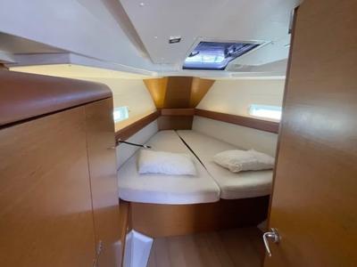 Cabin on Blueberry, a Jeanneau Sun Odyssey 419 sailboat at Parikia, Greece